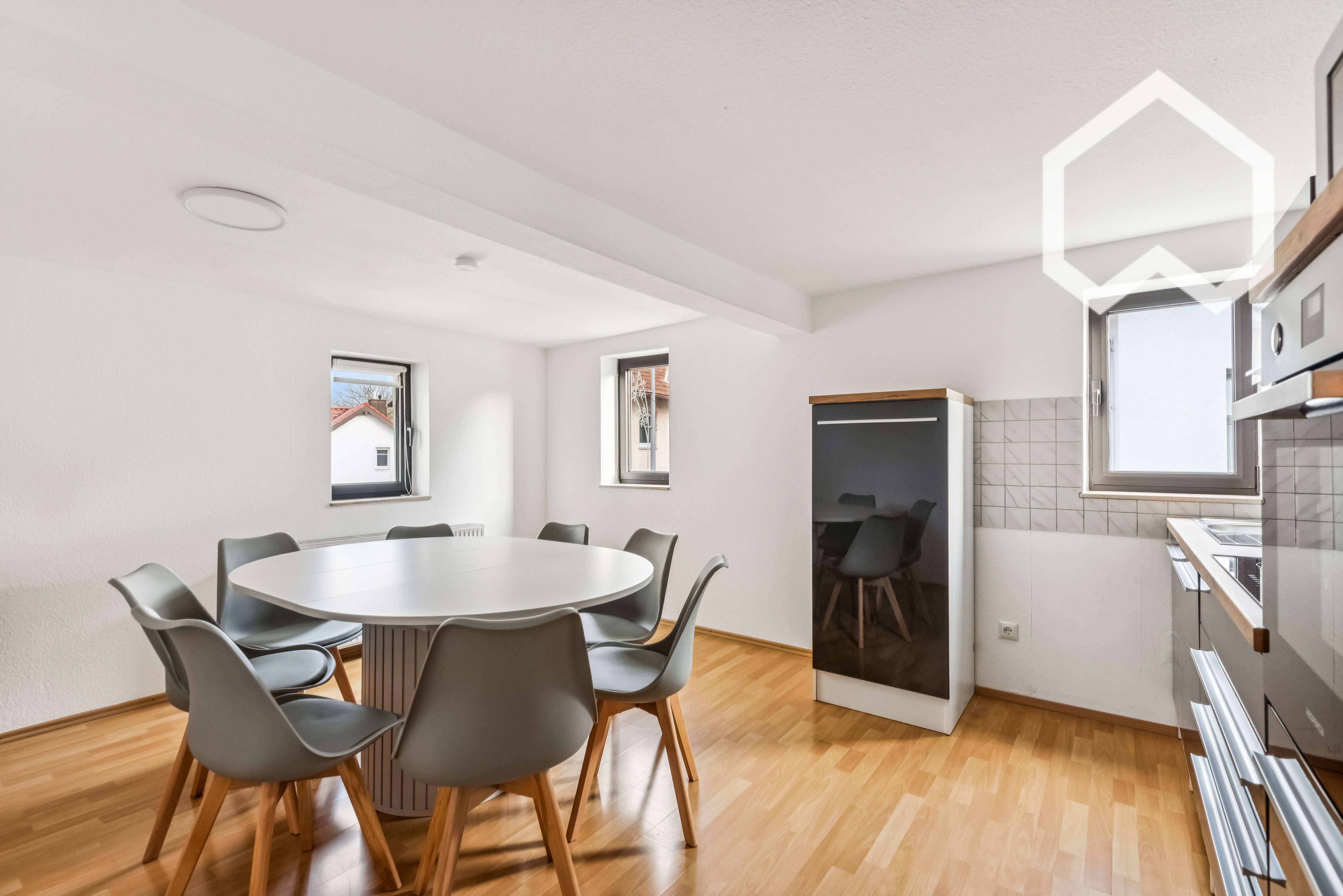 Renovated 4-Room Apartment With Kitchen, Bathroom, 8 Beds And Roof Terrace – Ideal For Employee Acco - 4