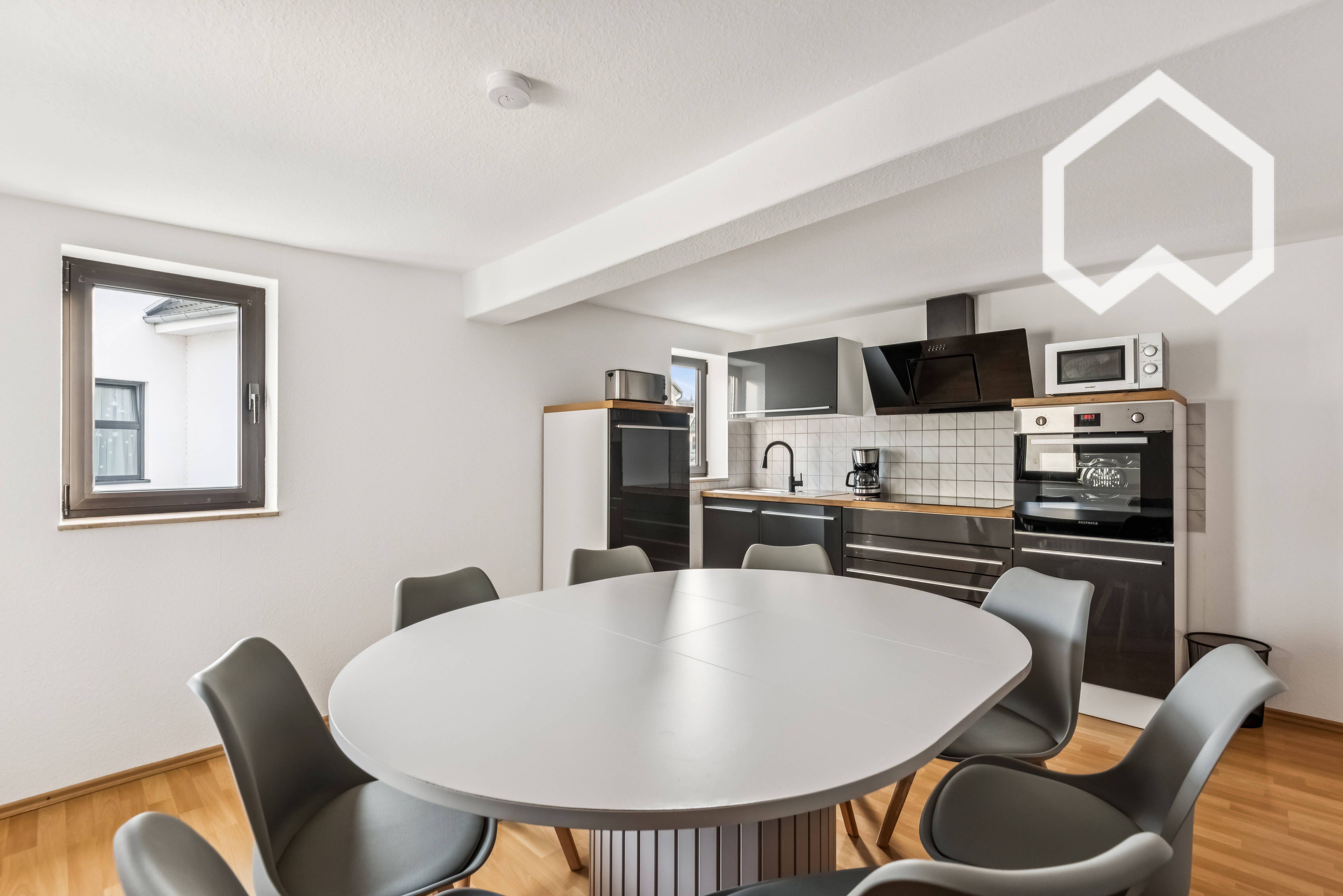 Renovated 4-Room Apartment With Kitchen, Bathroom, 8 Beds And Roof Terrace – Ideal For Employee Acco - 5