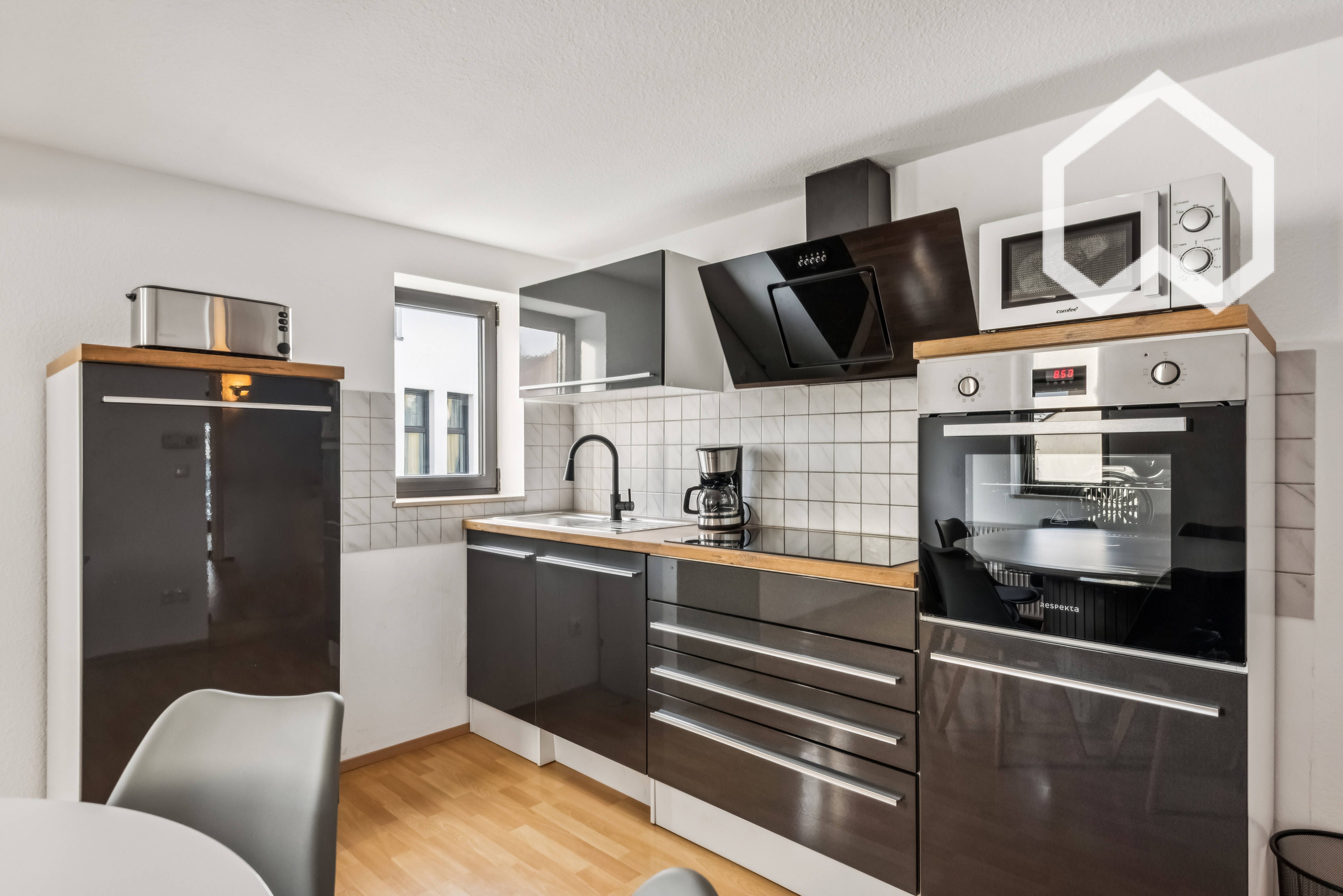 Renovated 4-Room Apartment With Kitchen, Bathroom, 8 Beds And Roof Terrace – Ideal For Employee Acco - 6