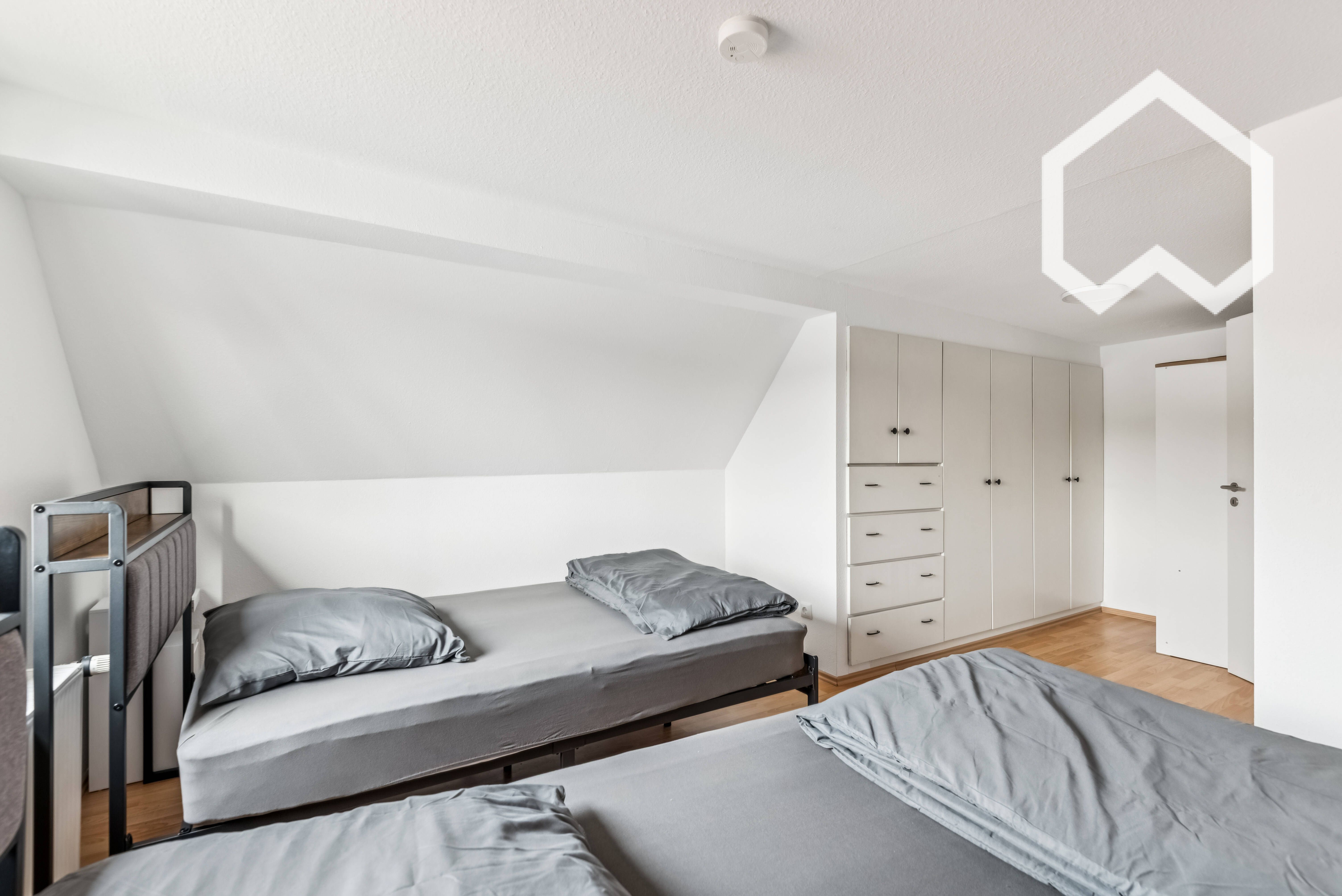 Renovated 4-Room Apartment With Kitchen, Bathroom, 8 Beds And Roof Terrace – Ideal For Employee Acco - 12