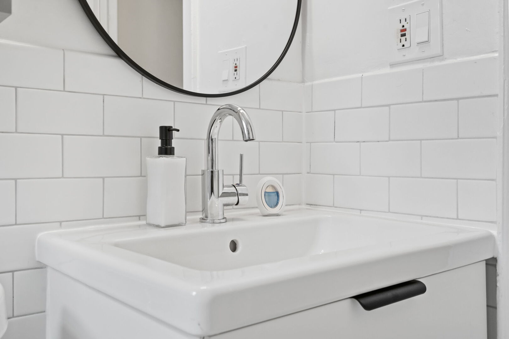 Private Bedroom + Semi-Private Bathroom - Glenholme - Village Comfort Deluxe - Gallery - 6