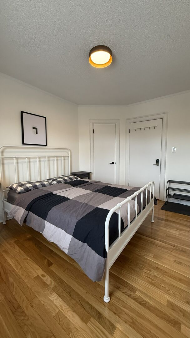 Private Bedroom + Shared Bathroom - 10