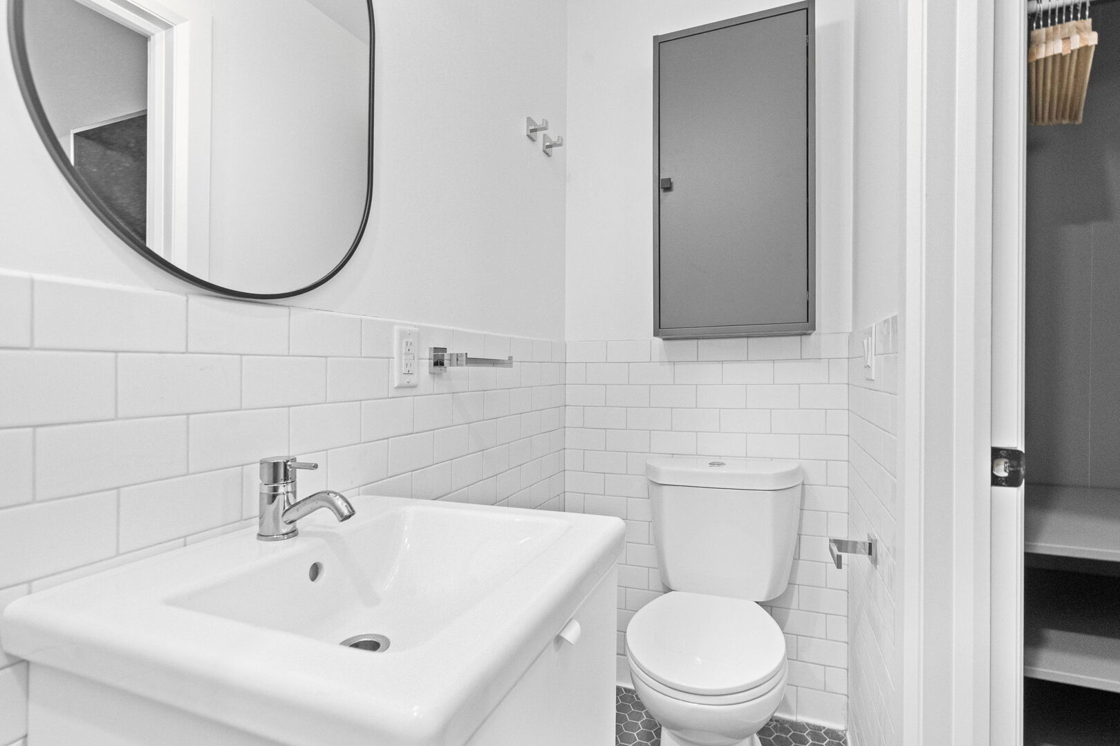 Private Bedroom + Private Bathroom - Vaughan - Village Comfort Deluxe - Gallery - 10