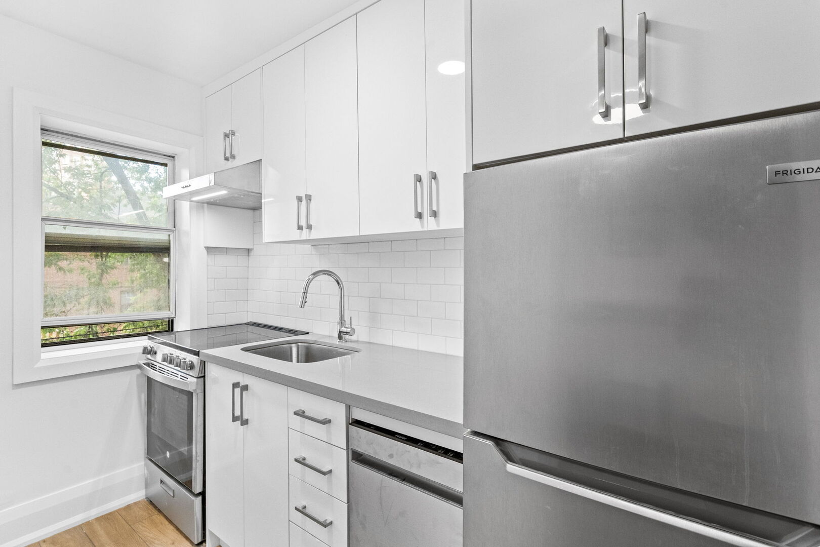  Private Bedroom + Private Bathroom  -  Vaughan - Village Comfort Deluxe  - Gallery -  12