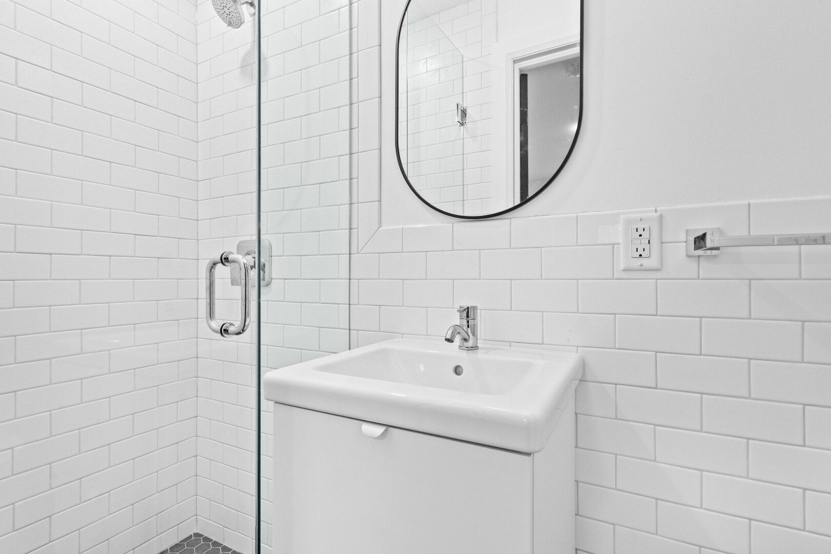  Private Bedroom + Private Bathroom  -  Vaughan - Village Comfort Deluxe  - Gallery -  3