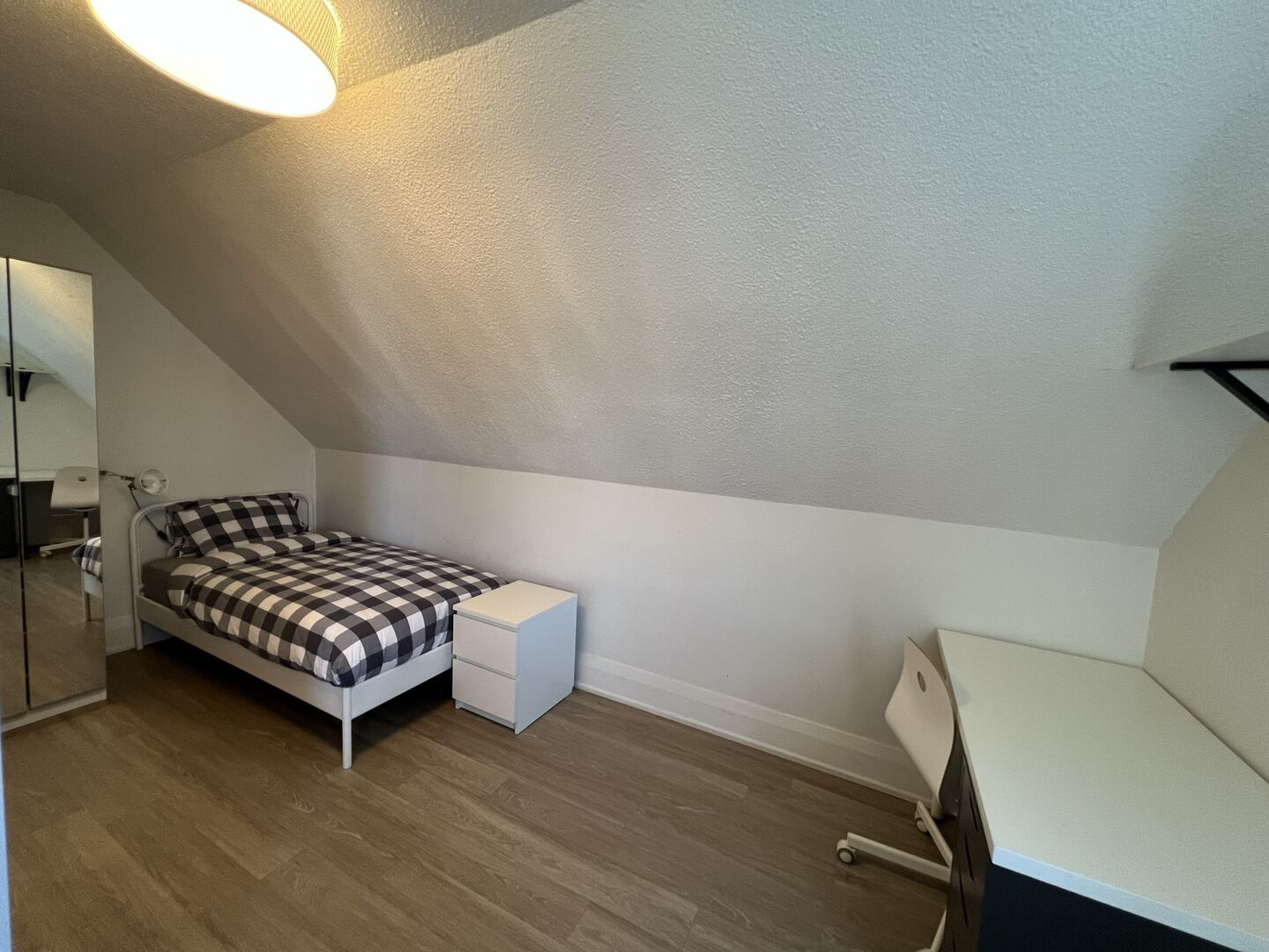  Private Bedroom + Semi-Private Bathroom  -  Vaughan - Village Comfort Deluxe  - Gallery -  6