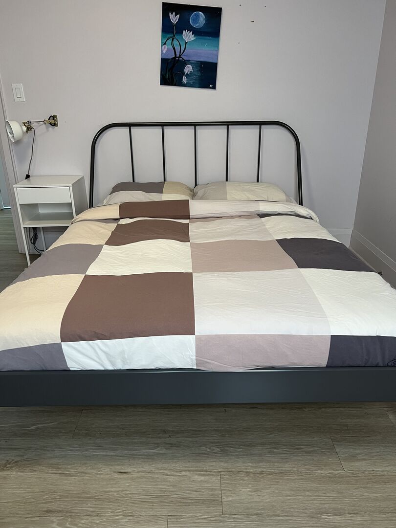  Private Bedroom + Semi-Private Bathroom  -  Vaughan - Village Comfort Deluxe  - Gallery -  5