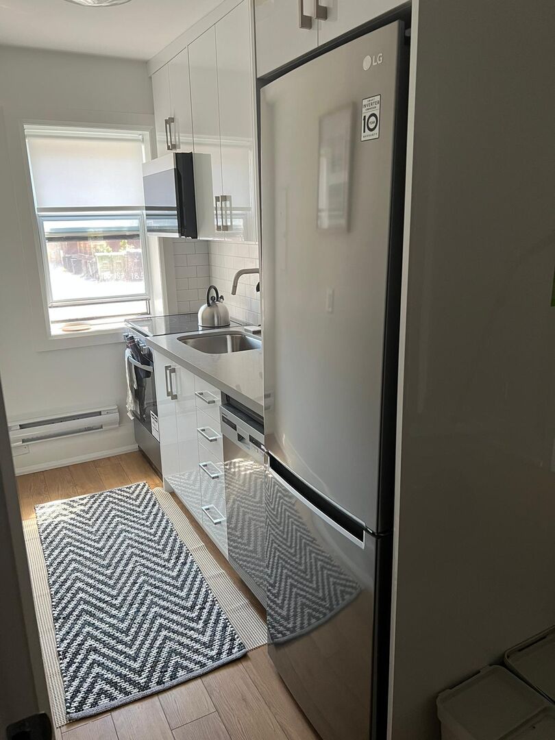 Private Bedroom + Semi-Private Bathroom - Vaughan - Village Comfort Deluxe - Gallery - 9