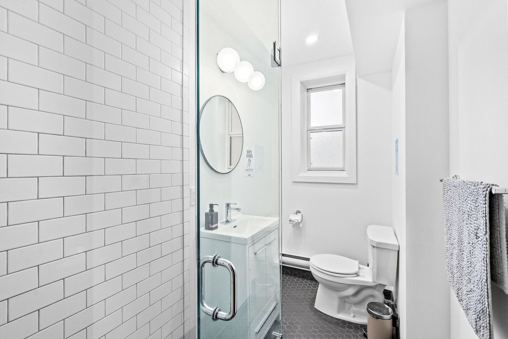 Private Bedroom + Semi-Private Bathroom - Vaughan - Village Comfort Deluxe - Gallery - 4