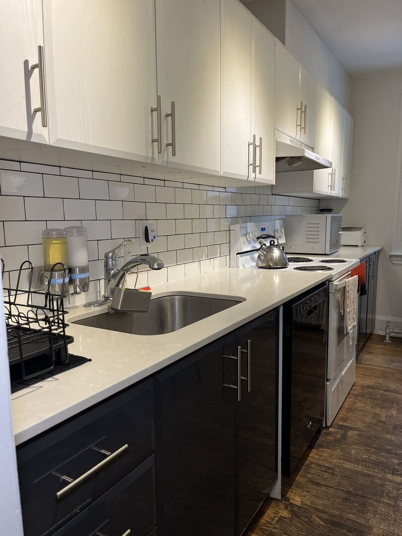 Private Bedroom + Shared Bathroom - Vaughan - Village Comfort Deluxe - Gallery - 9