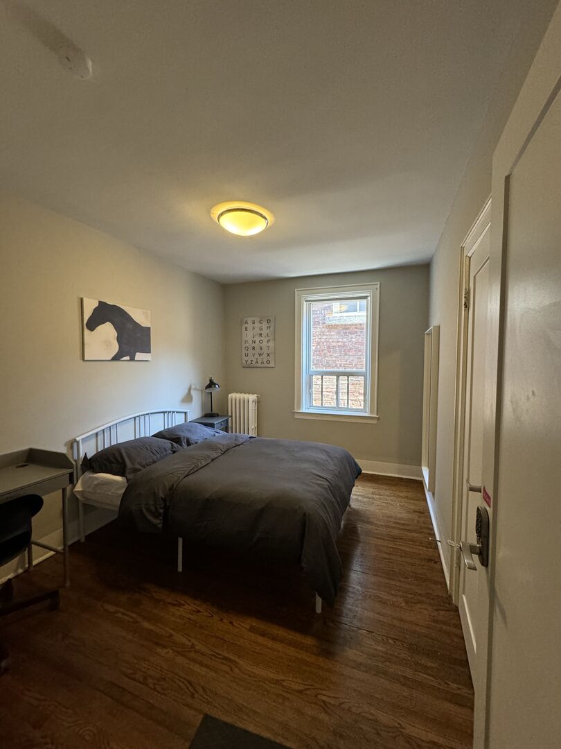  Private Bedroom + Shared Bathroom  -  St Clair Avenue West  - Gallery -  10