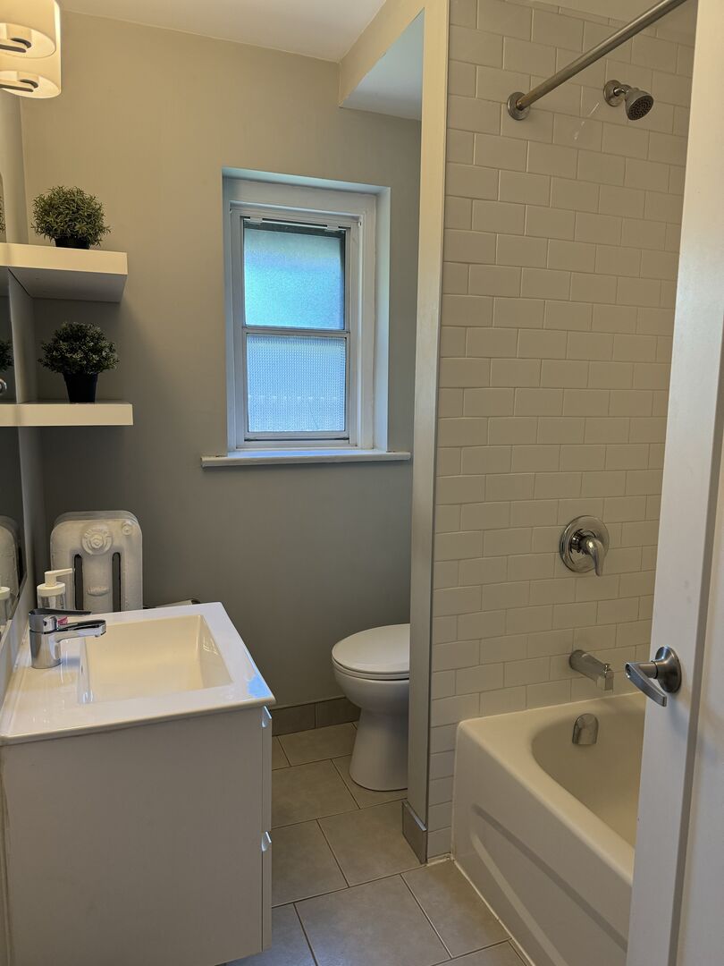  Private Bedroom + Shared Bathroom  -  St Clair Avenue West  - Gallery -  5