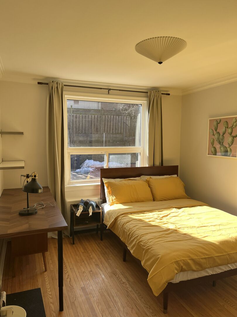 Private Bedroom + Shared Bathroom - Markdale - Village Comfort Deluxe - Gallery - 11