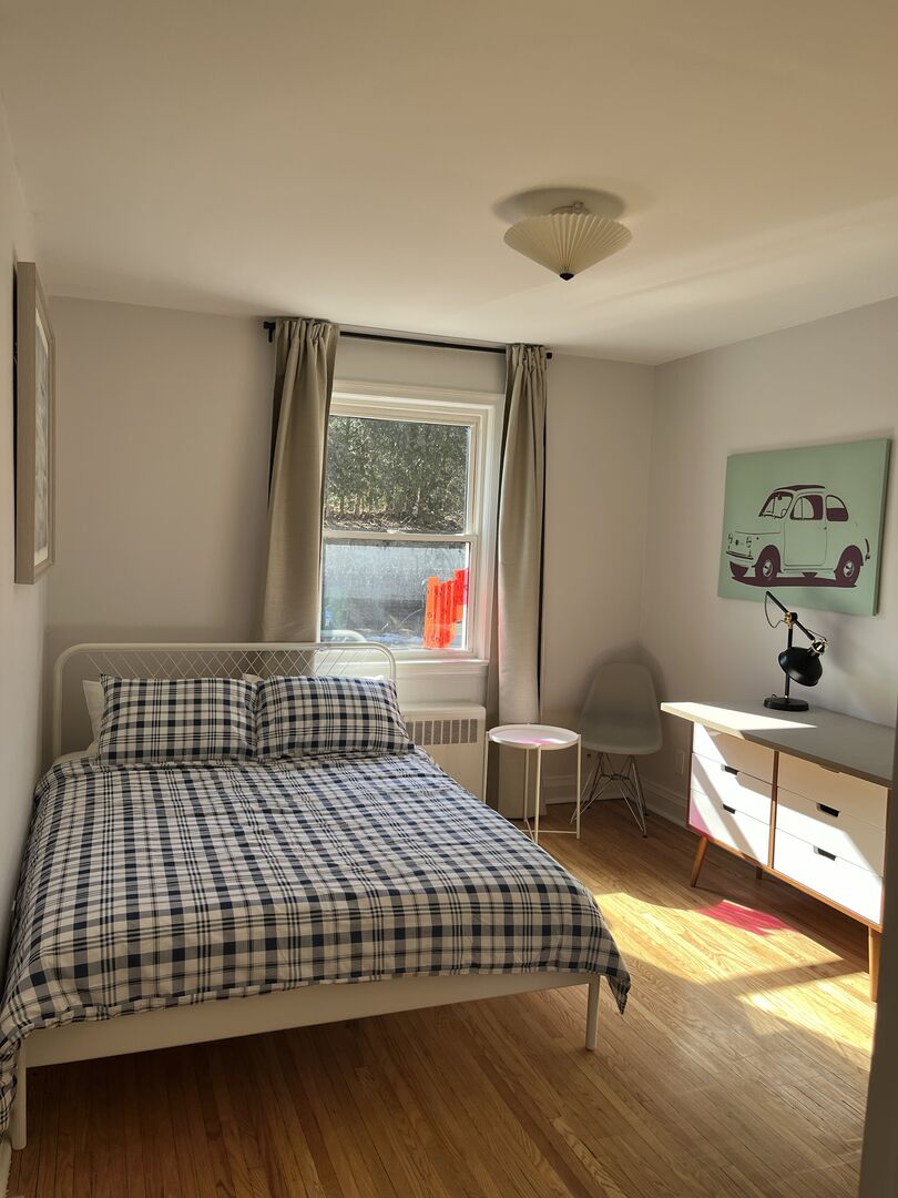 Private Bedroom + Shared Bathroom - Markdale - Village Comfort Deluxe - Gallery - 8