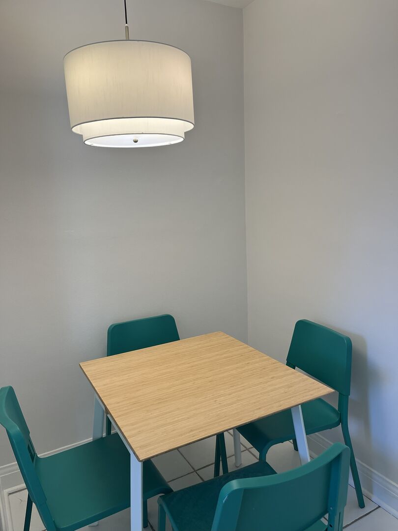 Private Bedroom + Shared Bathroom - Markdale - Village Comfort Deluxe - Gallery - 7