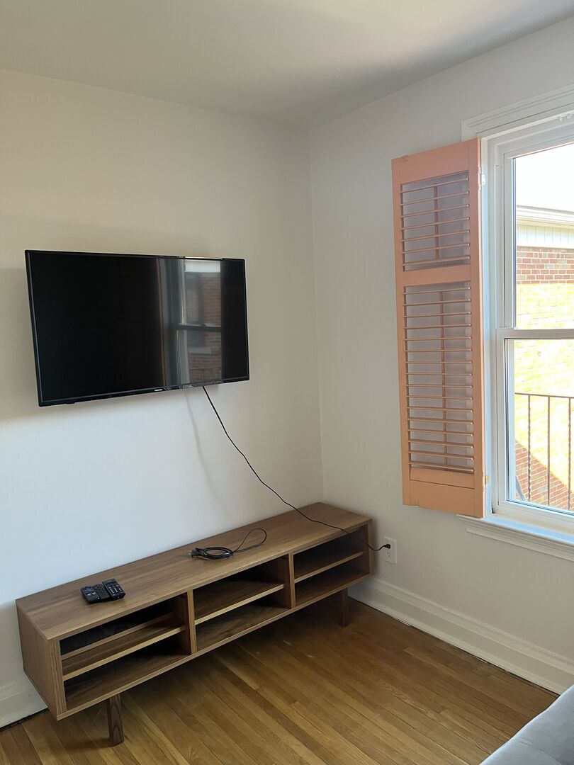Private Bedroom + Shared Bathroom - Markdale - Village Comfort Deluxe - Gallery - 4