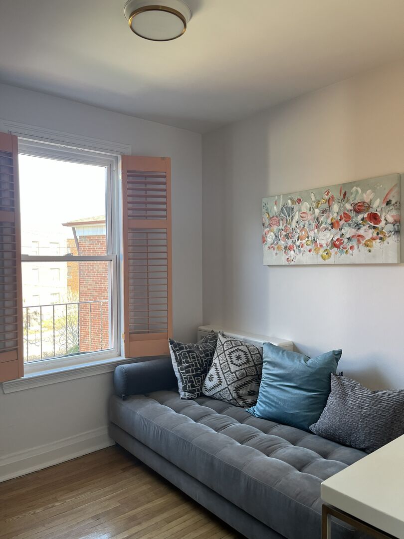 Private Bedroom + Shared Bathroom - Markdale - Village Comfort Deluxe - Gallery - 2