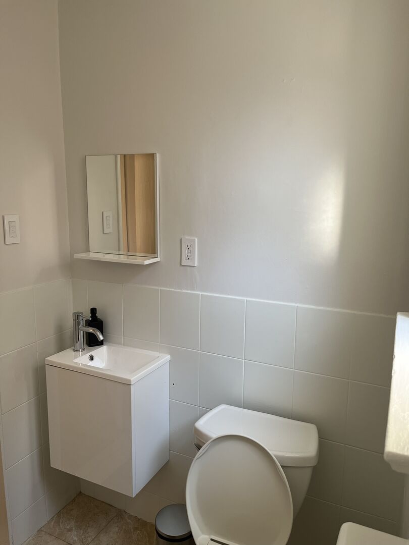  Private Bedroom + Shared Bathroom  -  Markdale - Village Comfort Deluxe  - Gallery -  2