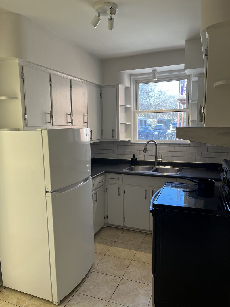 Private Bedroom + Shared Bathroom - Markdale - Village Comfort Deluxe - Gallery - 5