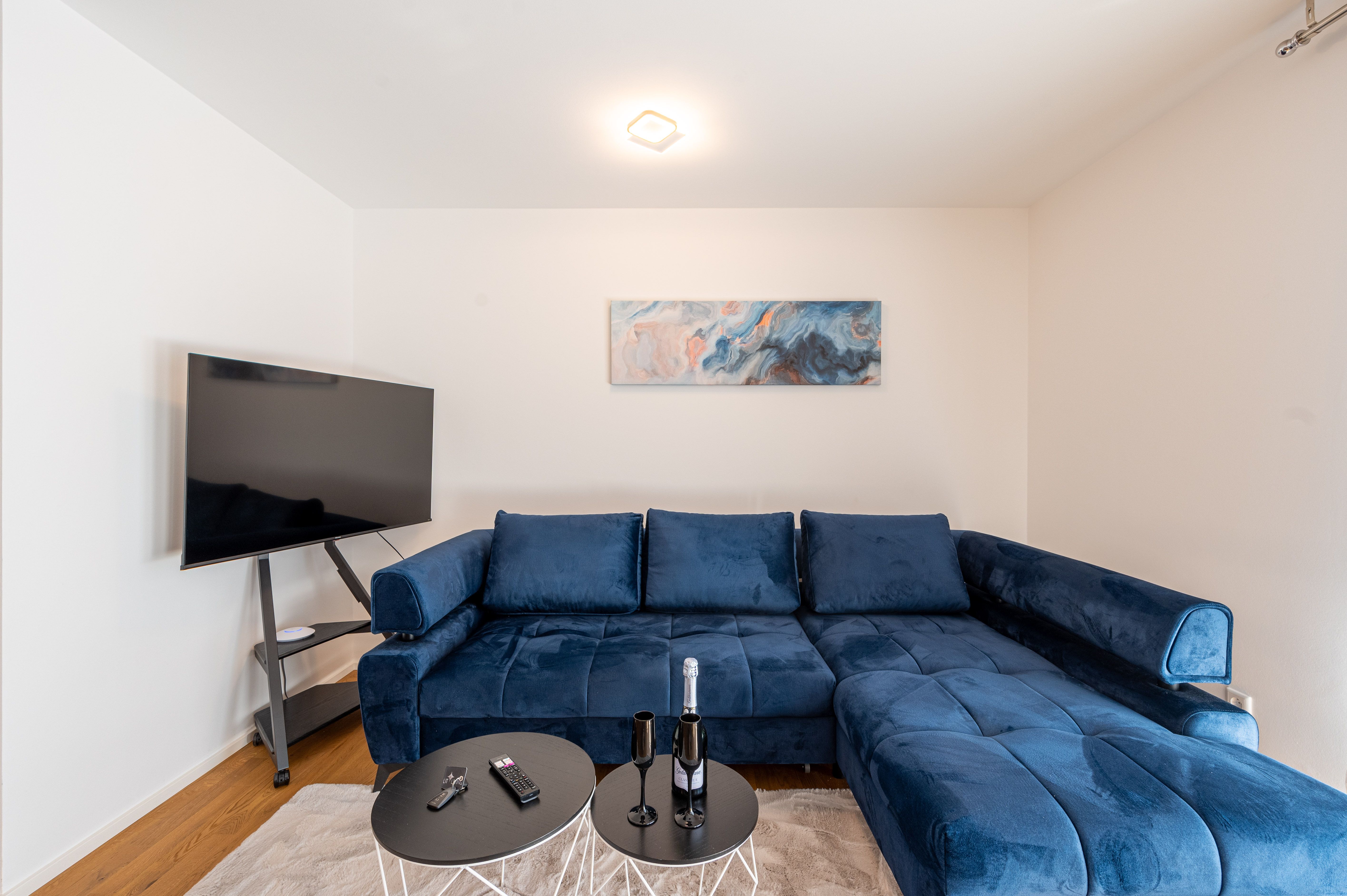 LiT LiVING: Luxus | Box SprIng | Parking | Balcony - 11