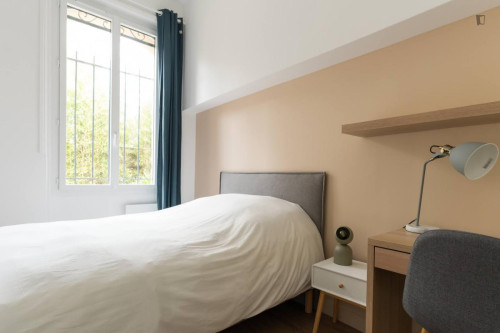 Welcoming double ensuite bedroom in Orvault