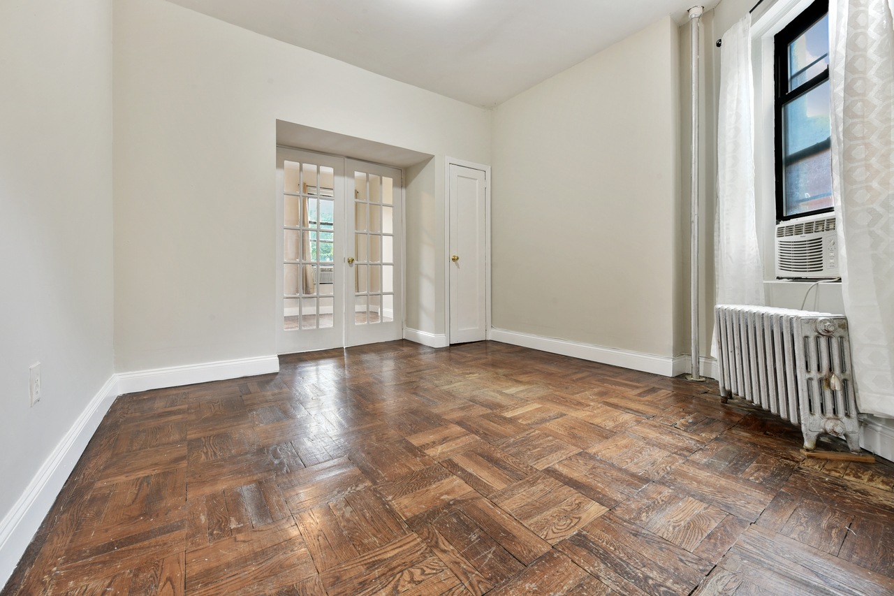  #564: East Village - 1 Bedroom (Queen)  -  #564: East Village  - Gallery -  8