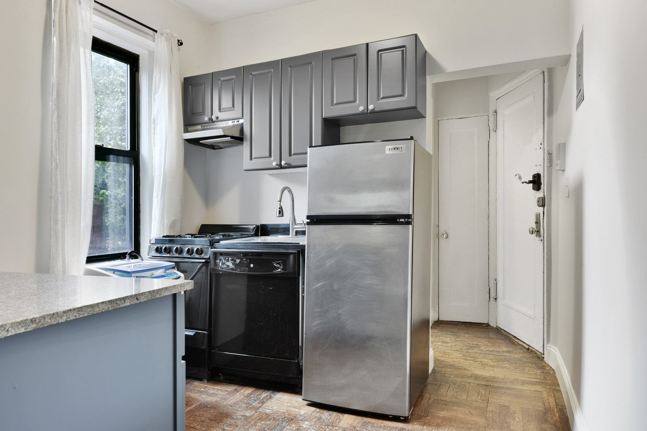  #564: East Village - 1 Bedroom (Queen)  -  #564: East Village  - Gallery -  12