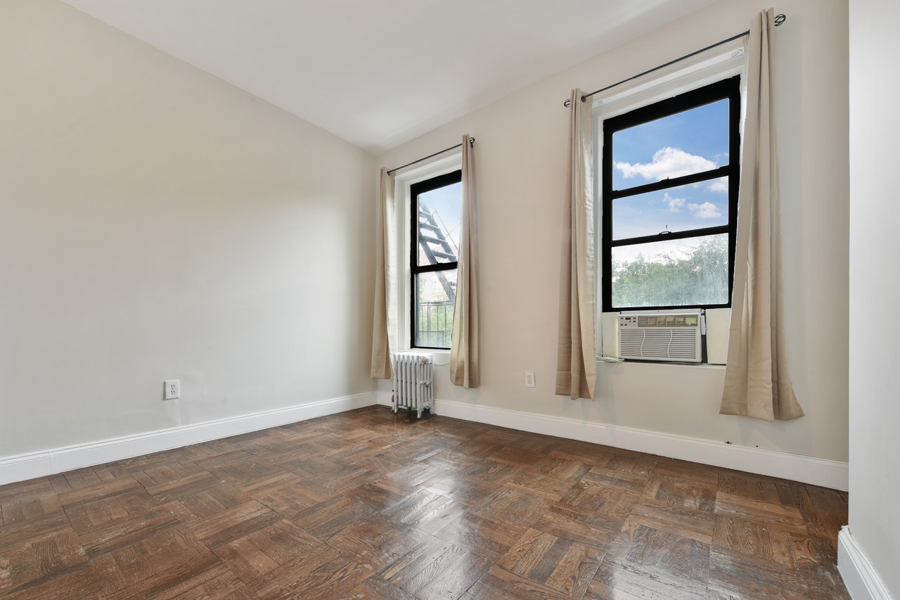  #564: East Village - 1 Bedroom (Queen)  -  #564: East Village  - Gallery -  4