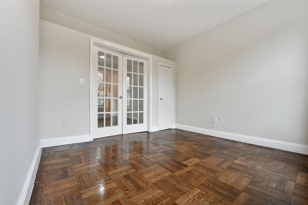  #564: East Village - 1 Bedroom (Queen)  -  #564: East Village  - Gallery -  2