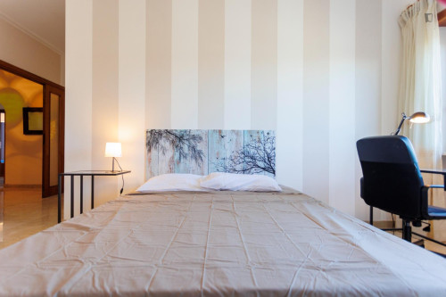Pleasant double bedroom in Garbatella