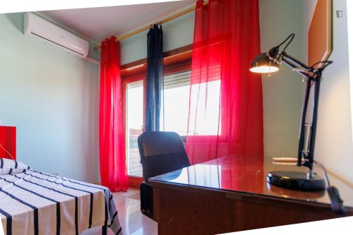 Inviting double bedroom with a balcony, in Garbatella