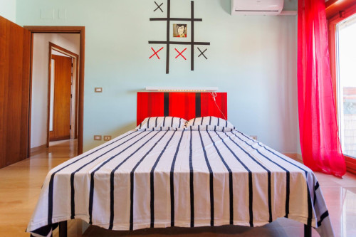 Inviting double bedroom with a balcony, in Garbatella