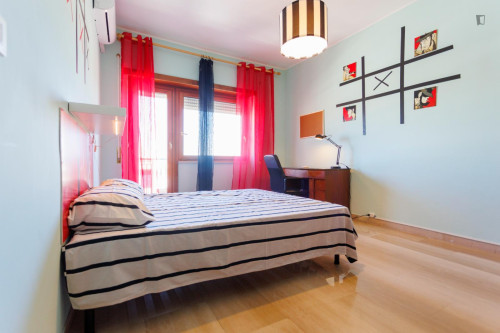 Inviting double bedroom with a balcony, in Garbatella