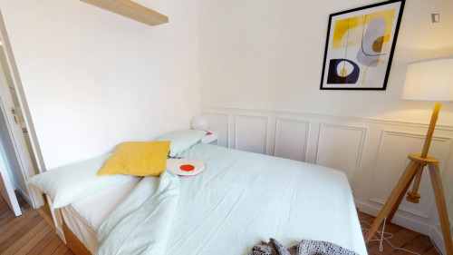 Excellent double ensuite bedroom in Puteaux