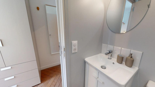 Excellent double ensuite bedroom in Puteaux