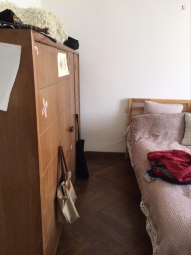 Single bedroom in shared apartment in Milano