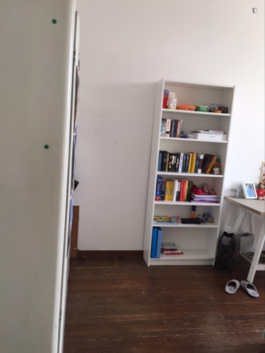 Nice Bedroom in a shared apartment in Milano