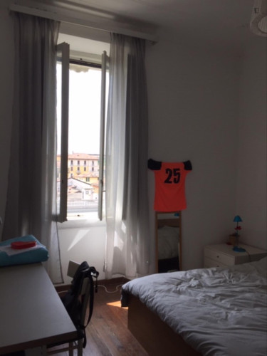 Nice Bedroom in a shared apartment in Milano