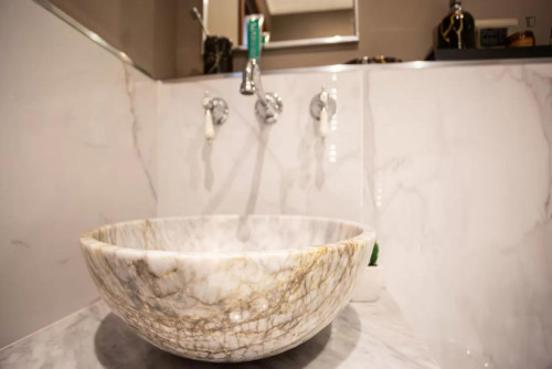 Lovely 1 bedroom apartment near De Angeli metro