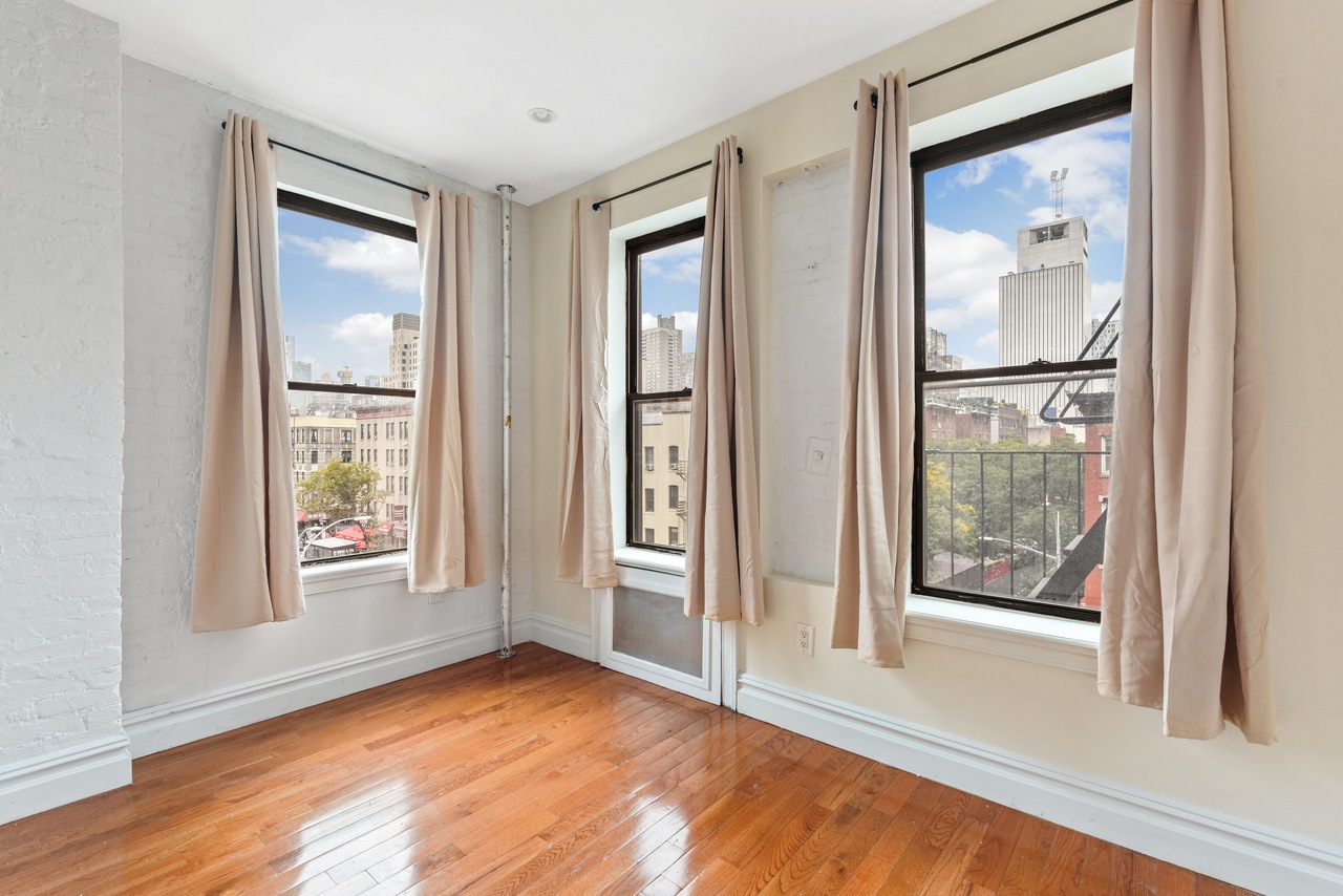  #737: Columbus Circle - Queen Bedroom A  -  #737: Columbus Circle  - Gallery -  18