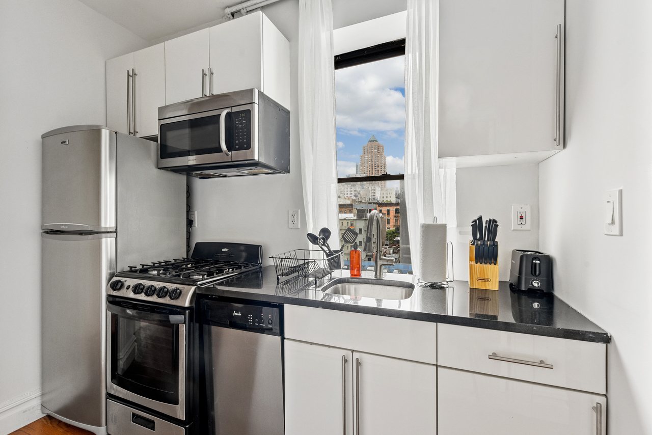  #737: Columbus Circle - Queen Bedroom A  -  #737: Columbus Circle  - Gallery -  14