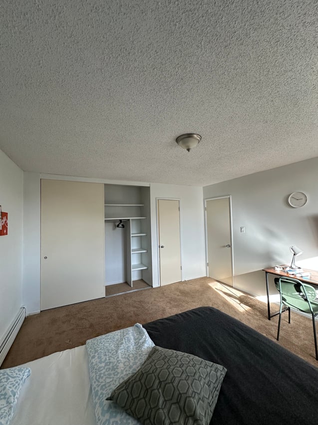 395 - Deluxe Room With Powder Room - 9
