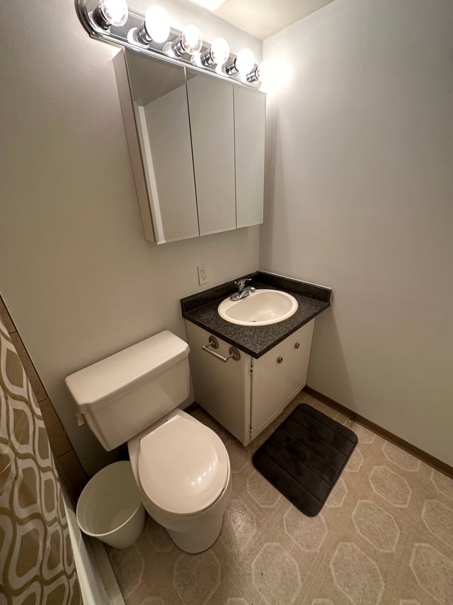 406 - Deluxe Room - 3