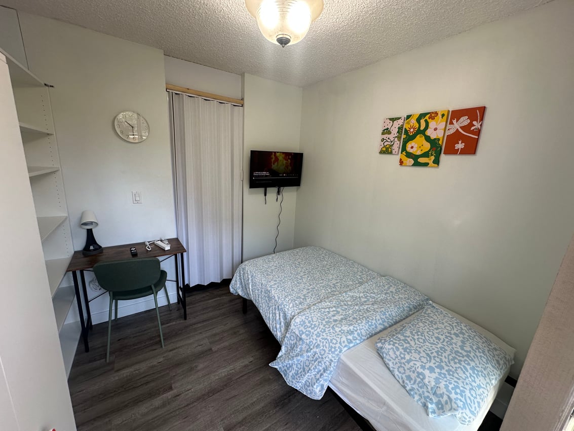 405 - Flex Room With Balcony - 2