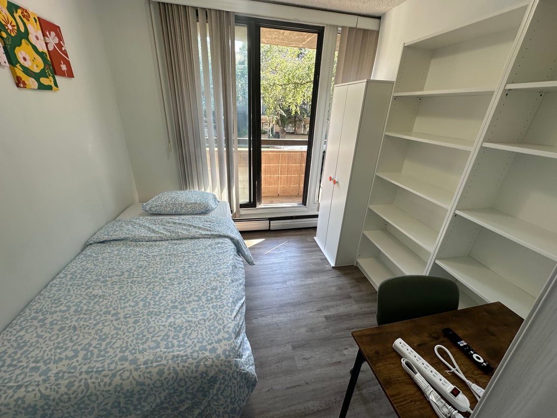 405 - Flex Room With Balcony - 4