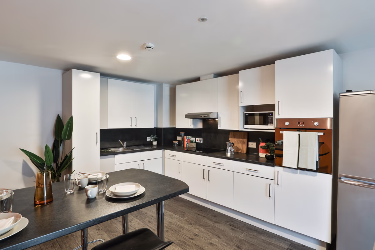  Classic 2 Bed Apartment  -  Ayton House  - Gallery -  2