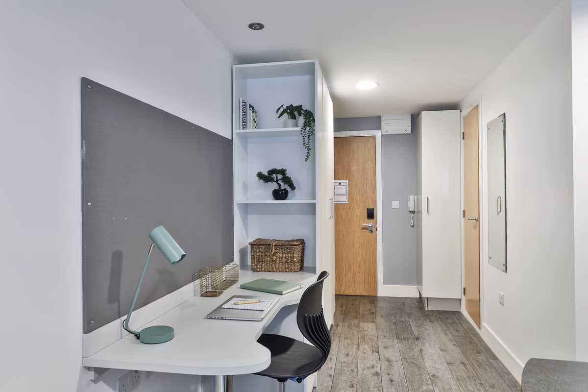 Classic Studio - Sea View, Block A - Ayton House - Gallery - 2