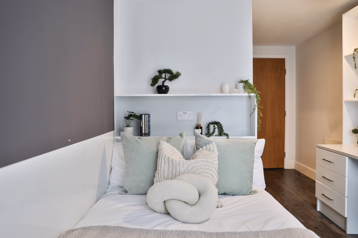  Classic Bigger 4 Bed Apartment  -  Ayton House  - Gallery -  1