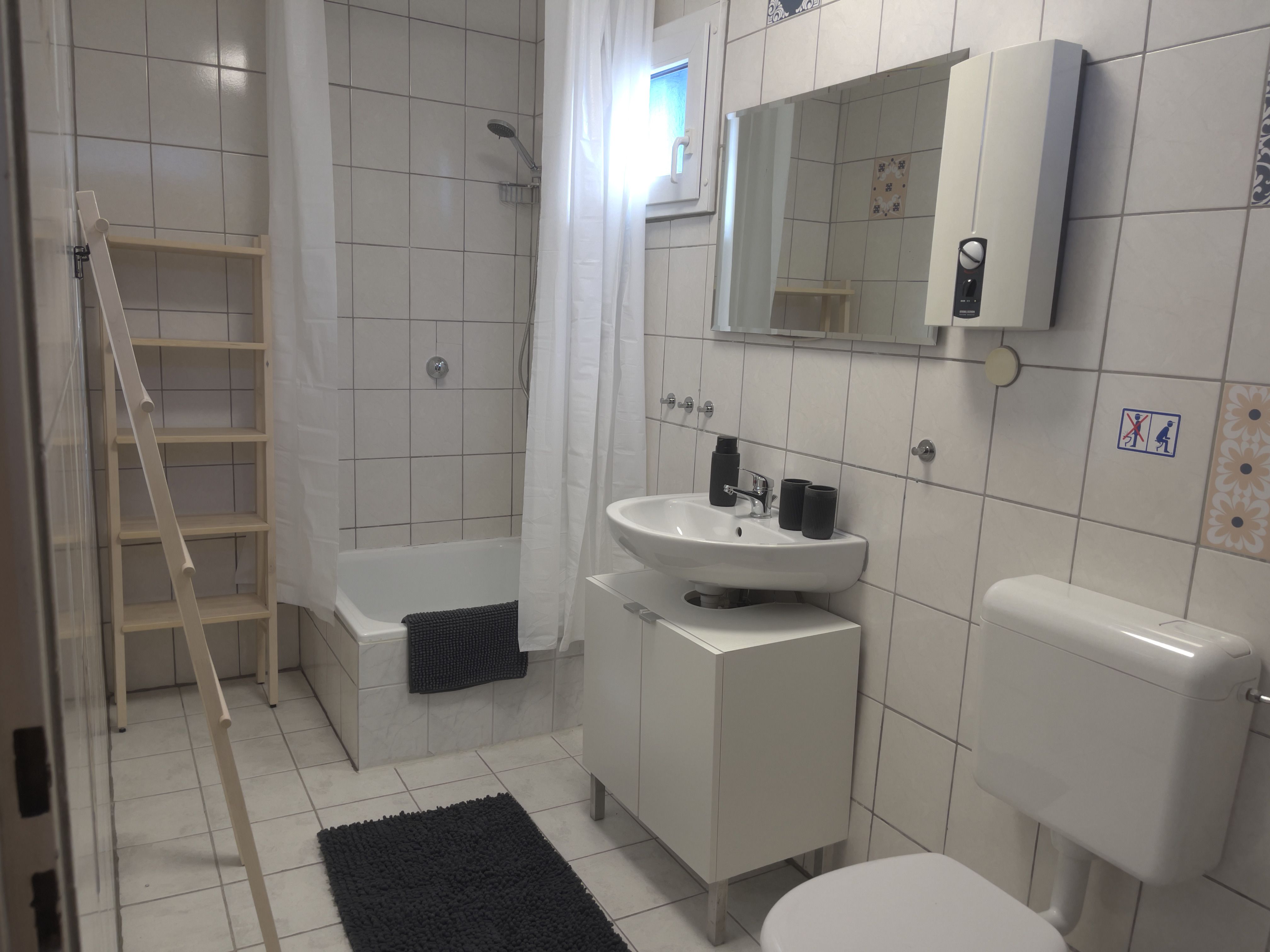 Bright 4 Bed Apartment In Herten, NRW, Kitchen, Parking, WLAN  -  Bright 4 bed apartment in Herten, NRW, kitchen, parking, WLAN  - Gallery -  3