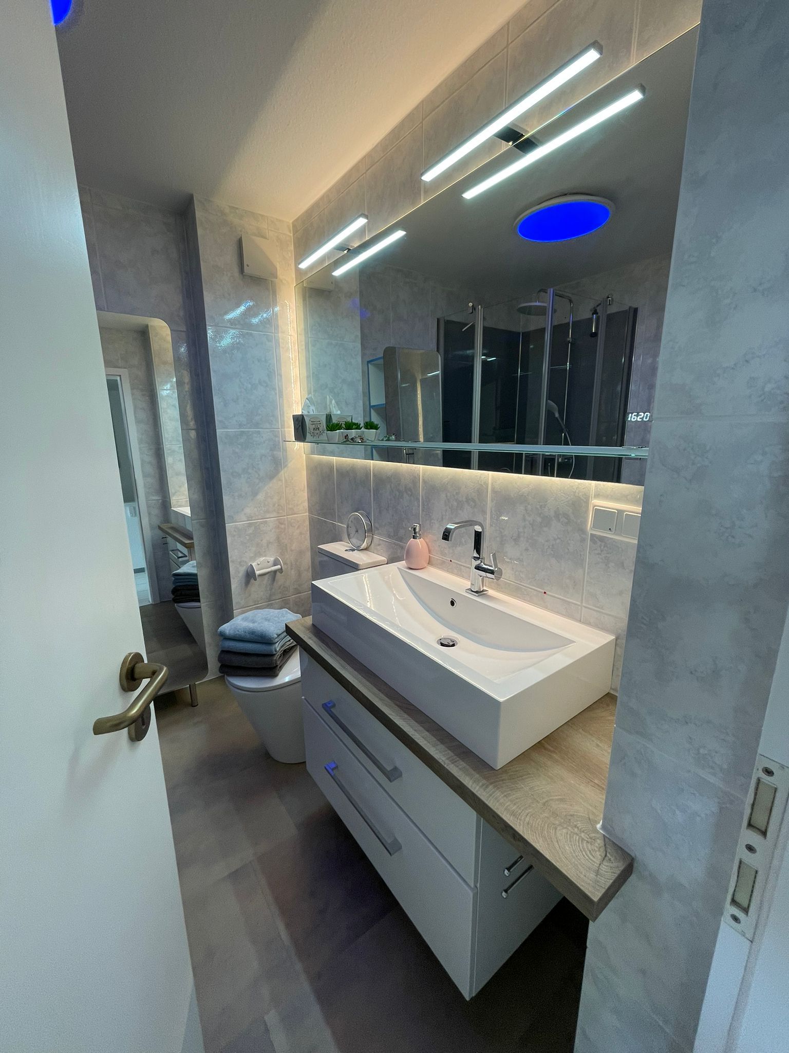 Nice And Perfect Suite - 17